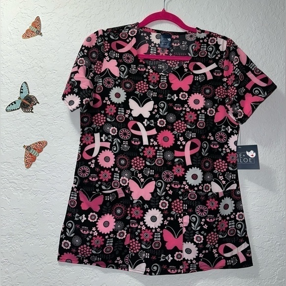 Zoe & Chloe Butterflies and Bows Women's 2 Pocket Scrub Top (NWT) - Picture 1 of 10